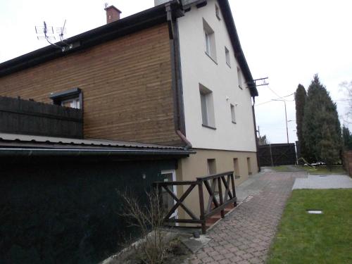 Gościniec Nad Jarem (Gosciniec Nad Jarem) in 戈烏達普