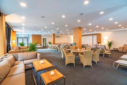 Bar/Lounge, Karpatski Hotel & Spa in Polyanytsya