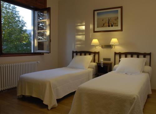 2 twin beds