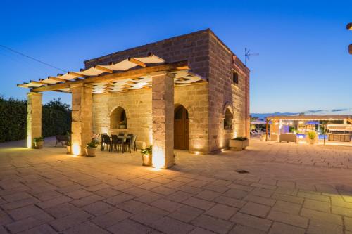 2 bedrooms, 6 beds