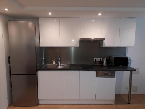  Cosy studio flat in the quiet area with own garden, free parking and direct public transport link to the centre in Wien