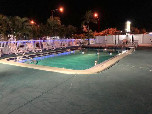 Sunshine Inn & Suites Venice, Florida - 수영장