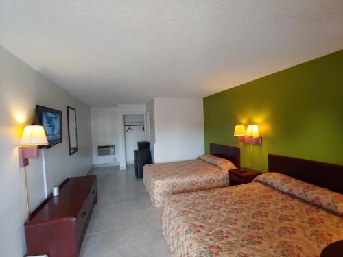 Relax Inn Silver Springs - image 7