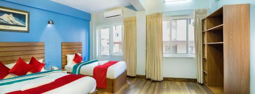 1 queen bed, 1 twin bed