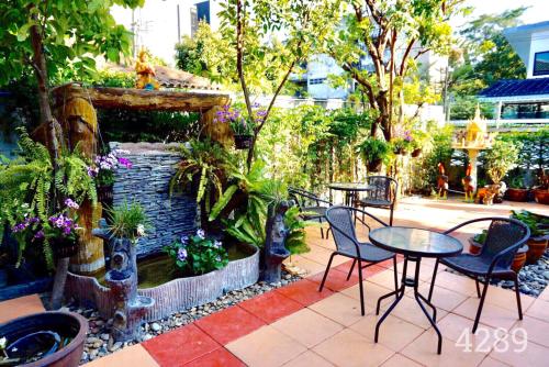 Mangoes house Mangoes house