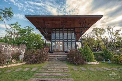 Restaurant, BaanPloen in Takhli  (Nakhon Sawan)