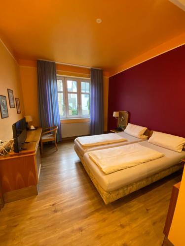 2 twin beds
