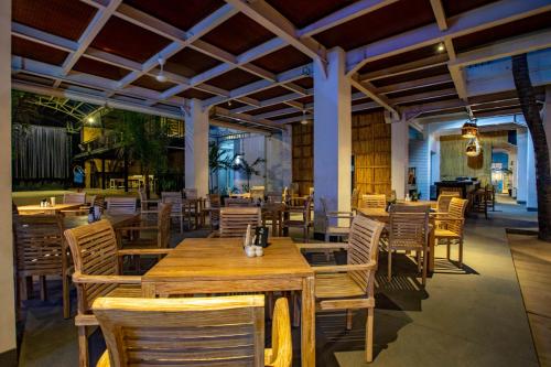 ห้องอาหาร, กิลิ แซนด์ส โฮเทล แอนด์ บาร์ (Gili Sands Hotel & Bar) in เกาะกิลิ
