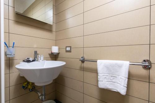 Tiffany's Lifestyle Suites - image 8