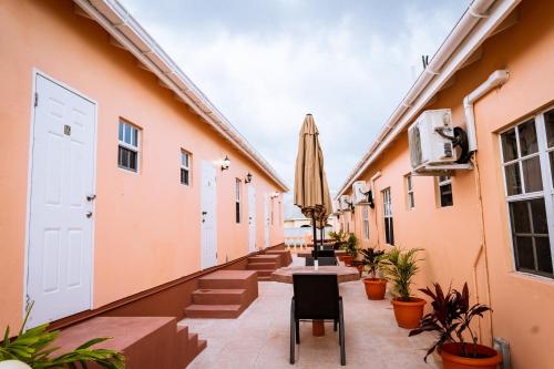 บริการและสิ่งอำนวยความสะดวก, Connie's Comfort Suites in เซนต์จอห์น