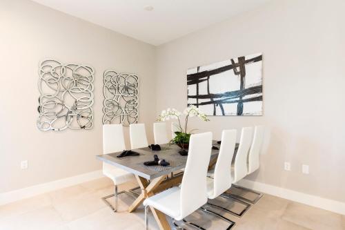 5 BR 6 BA Luxury Villa 5 min to Disneyworld 2169ft² BBQ - image 8