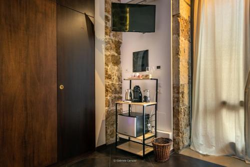 Deluxe Suite with Spa Bath image 10
