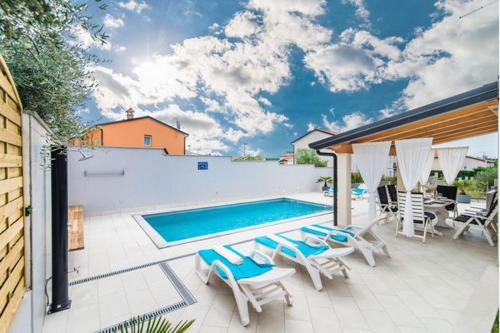 Villa Silver Novigrad with private pool