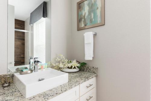 4 BR 4 BA Villa 5min to Disney Parks BBQ & Hot Tub