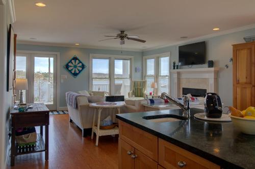 Down East Retreat - main image