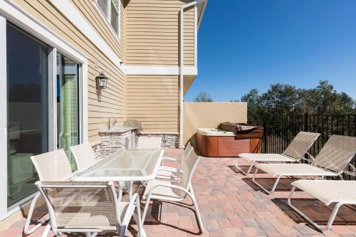 5 BR 6 BA Deluxe Villa 5min to Disneyworld BBQ Hot Tub - image 10