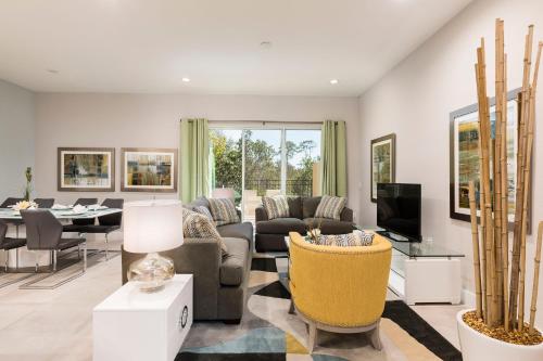 5 BR 6 BA Deluxe Villa 5min to Disneyworld BBQ Hot Tub
