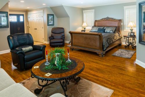 Kootenay Wild Guest Suites