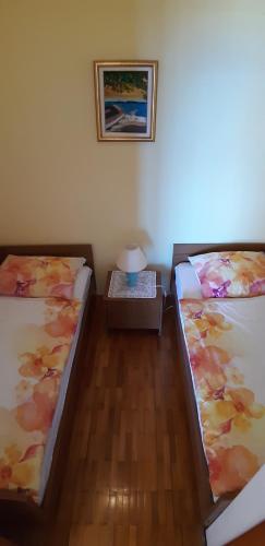 2 bedrooms, 4 beds