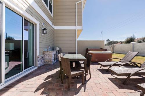 5 BR 6 BA Villa 5 min to Disneyworld Hot Tub BBQ - image 14