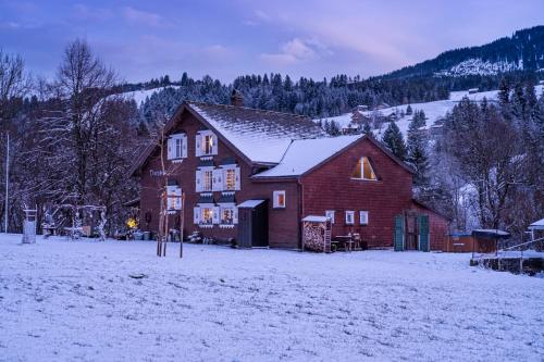 Studio Chic Wildhaus - Tap to explore photos