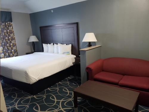 Days Inn & Suites by Wyndham Cleburne TX