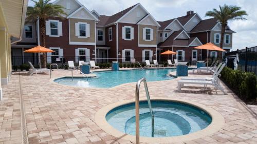4 BR 4 BA Deluxe Villa 5 min to Disney Family getaway