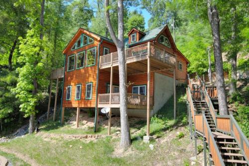Large lakefront cabin withkayaks and boathouse home - main image