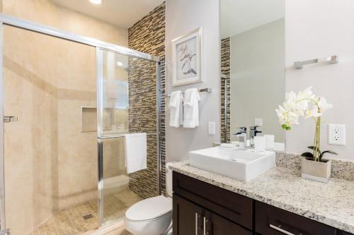 4 BR 4 BA Deluxe Villa Full Kitchen 5min to Disneyworld