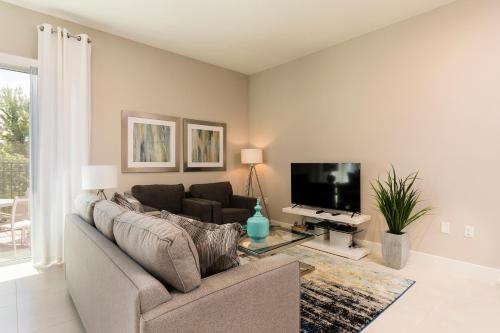 4 BR 4 BA Deluxe Villa Full Kitchen 5min to Disneyworld - image 6