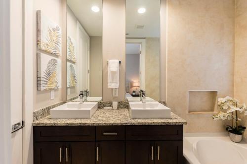 6 BR 7 BA Family Getaway 5 min to Disneyworld - image 11