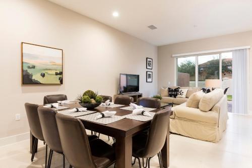 6 BR 7 BA Family Getaway 5 min to Disneyworld - image 2