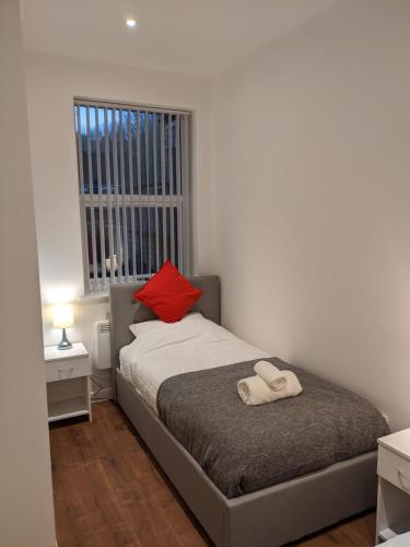 Modern Newgate Apartments - Convenient Location, Close to All Local Amenities