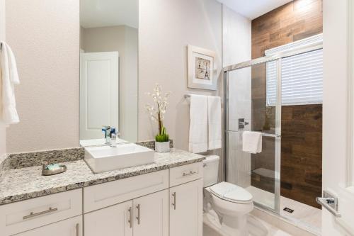 Luxury 5 BR 6 BA Villa 5min to Disney 2169ft² BBQ&Hot Tub - image 12