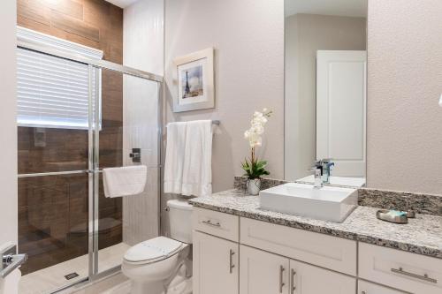 Luxury 5 BR 6 BA Villa 5min to Disney 2169ft² BBQ&Hot Tub - image 12