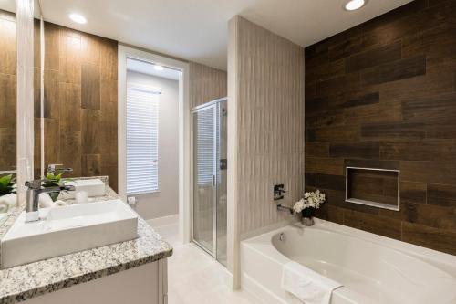 5 BR 6 BA Deluxe Villa 5 min to Disneyworld BBQ Grill - image 14