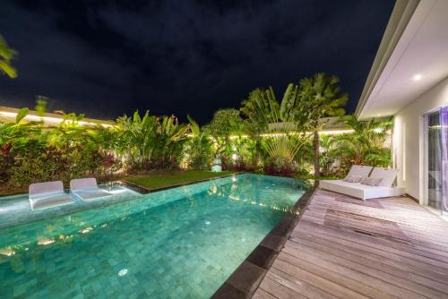 Villa Tira - Elegant 3BR in Central Seminyak - image 5