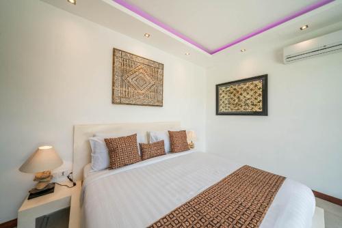 Three-Bedroom Villa with Private Pool image 1