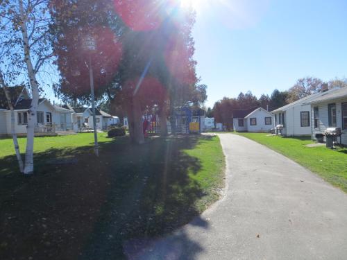 Lunge Haven Cottages & Boating Club