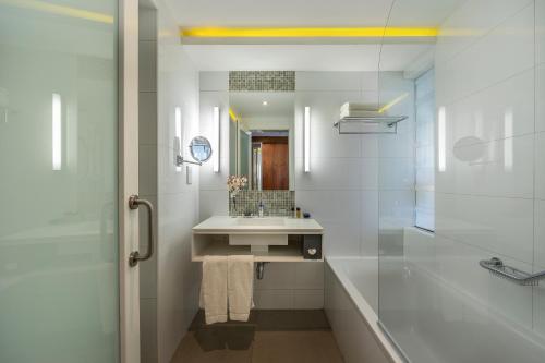 Superior Room with Inland View image 8