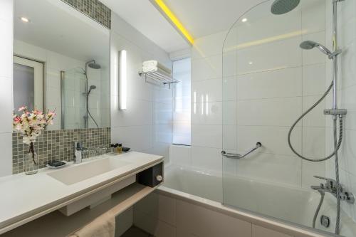 Superior Room with Inland View image 7