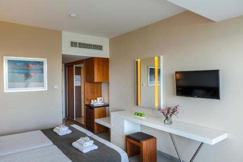 Superior Room with Inland View image 5