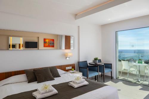 Superior Room with Pool/ Sea View image 6