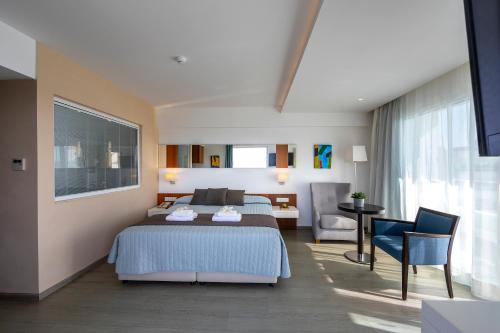 Executive Sea View Room with Outdoor Whirlpool image 10