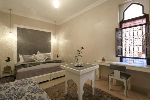 1 king bed, 1 twin bed