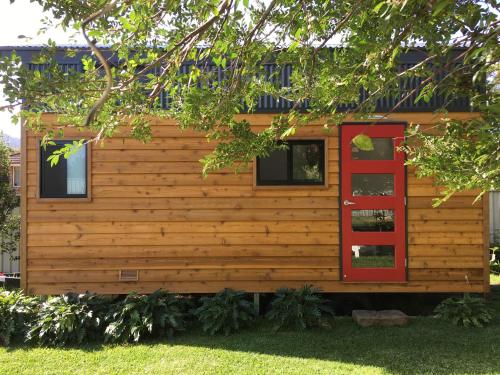 B&B Woonona - Tiny House - Bed and Breakfast Woonona