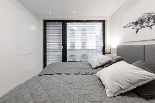 Sleek and Spacious 3 BR Apartment in City Centre, Helsinki (photo 3)