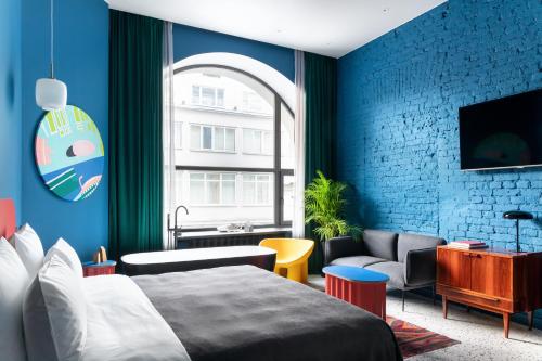 P 17 Hotel - image 3