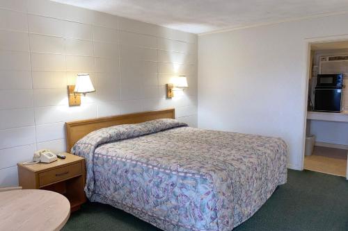 OYO Hotel Mauldin SC South Main Street - image 9