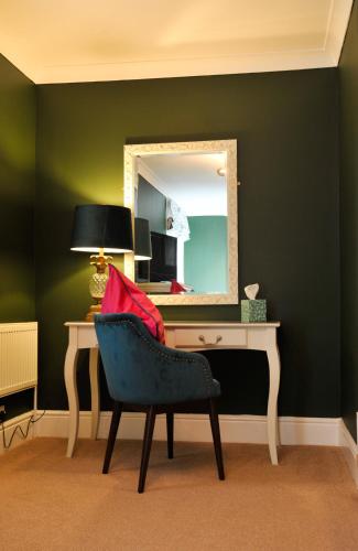 King Suite image 8